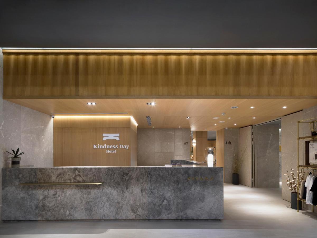 Kindness Day Hotel Tainan Bagian luar foto